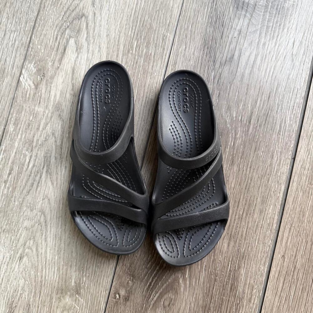Crocs Women’s Black Strappy Slide Sandals Size 6